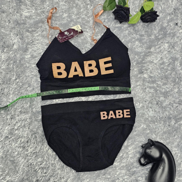 ست لباس زیر ورزشی و اسپرت زنانه نیم تنه مشکی با شورت اسلیپ طرح BABE